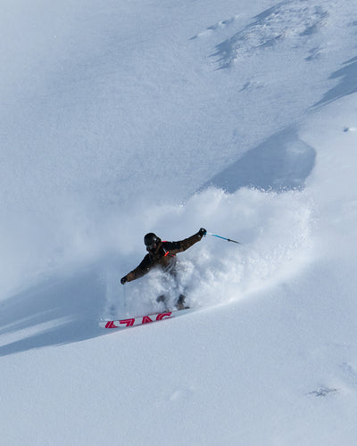 FREERIDE. Déjauger dans la neige profonde.